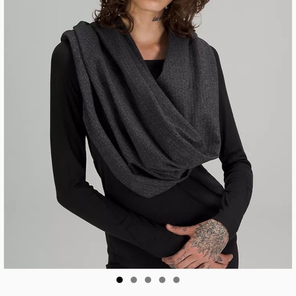 Lululemon Customizable Snap Scarf